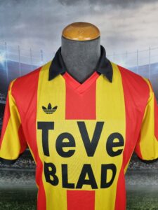 KV Mechelen Home Football Jersey 1988/1989 European Cup Winners #10 Ohana Israel Shirt Retro - Sport Club Memories