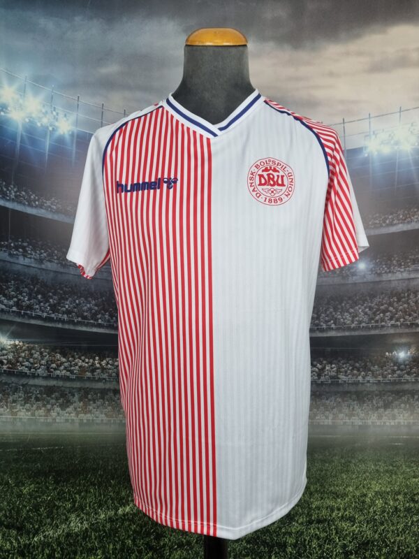 Denmark National Team Away Football Jersey 1986 : De Rød-Hvide - Sport Club Memories