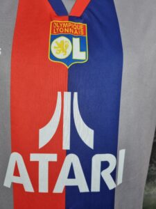 Olympique Lyonnais Home Maillot 2000/2001 Lyon : Les Gones "Atari" - Sport Club Memories